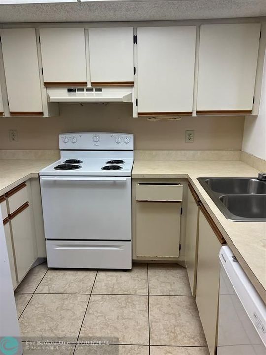 For Rent: $1,400 (1 beds, 1 baths, 705 Square Feet)