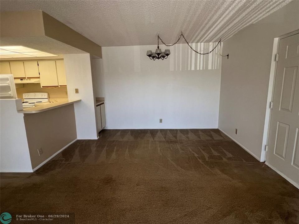 For Rent: $1,500 (1 beds, 1 baths, 705 Square Feet)