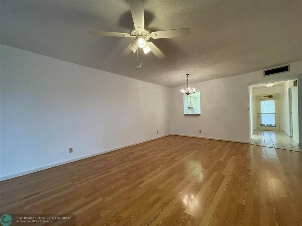 For Sale: $139,000 (2 beds, 2 baths, 1100 Square Feet)