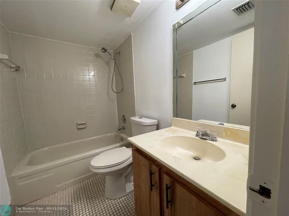 For Sale: $149,000 (2 beds, 2 baths, 1100 Square Feet)