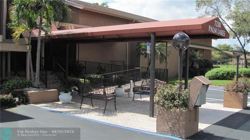 For Sale: $149,000 (2 beds, 2 baths, 1100 Square Feet)