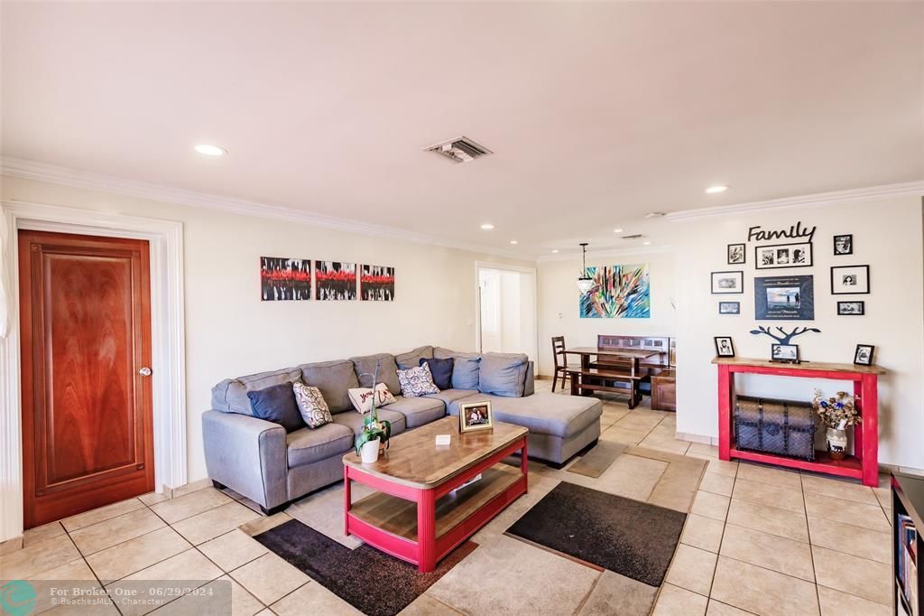 For Sale: $455,000 (3 beds, 2 baths, 1277 Square Feet)