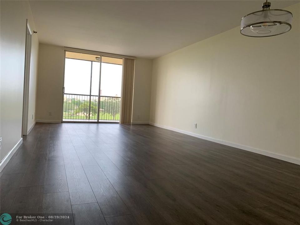 For Rent: $2,300 (2 beds, 2 baths, 1070 Square Feet)