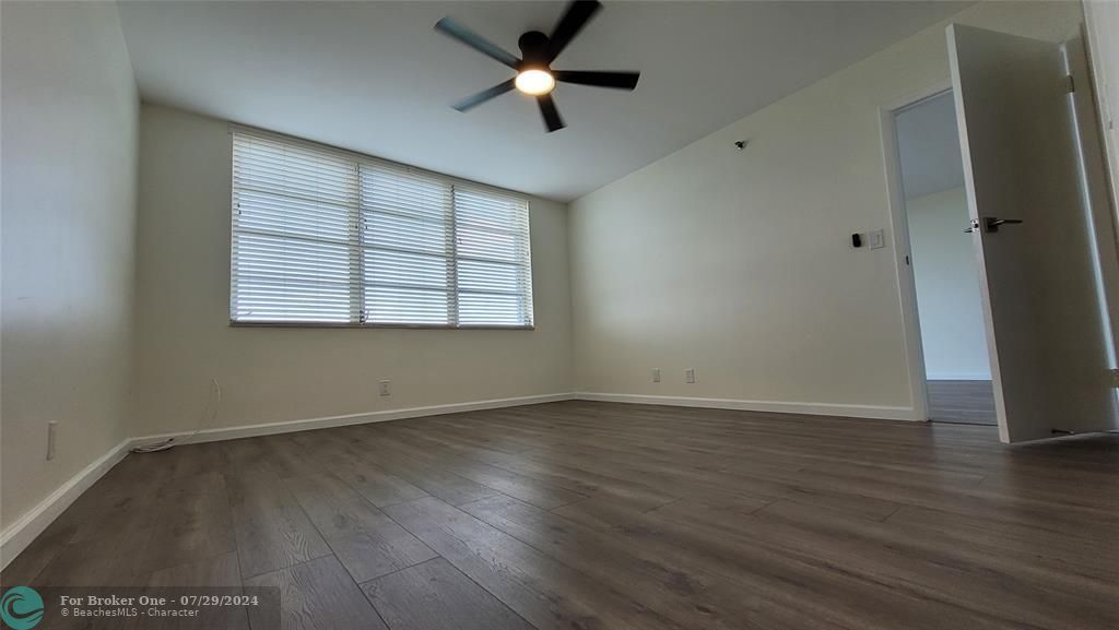 For Rent: $2,300 (2 beds, 2 baths, 1070 Square Feet)