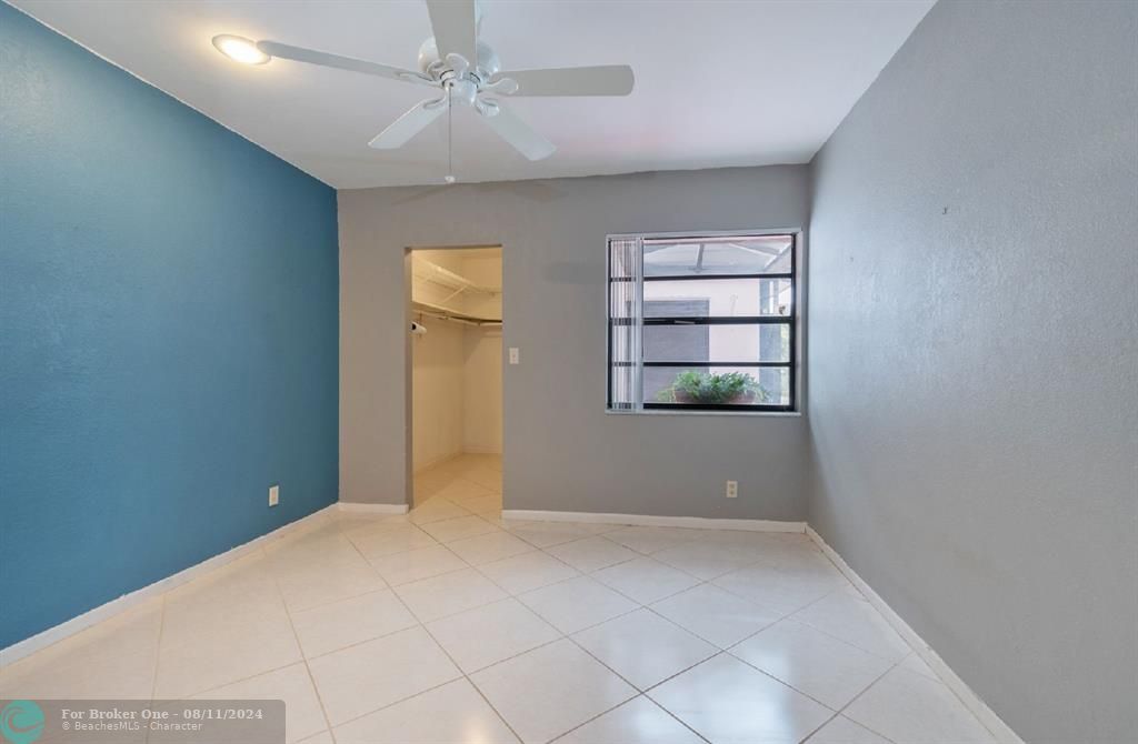 For Sale: $315,000 (2 beds, 2 baths, 1060 Square Feet)