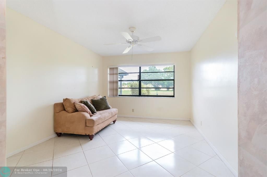 For Sale: $315,000 (2 beds, 2 baths, 1060 Square Feet)