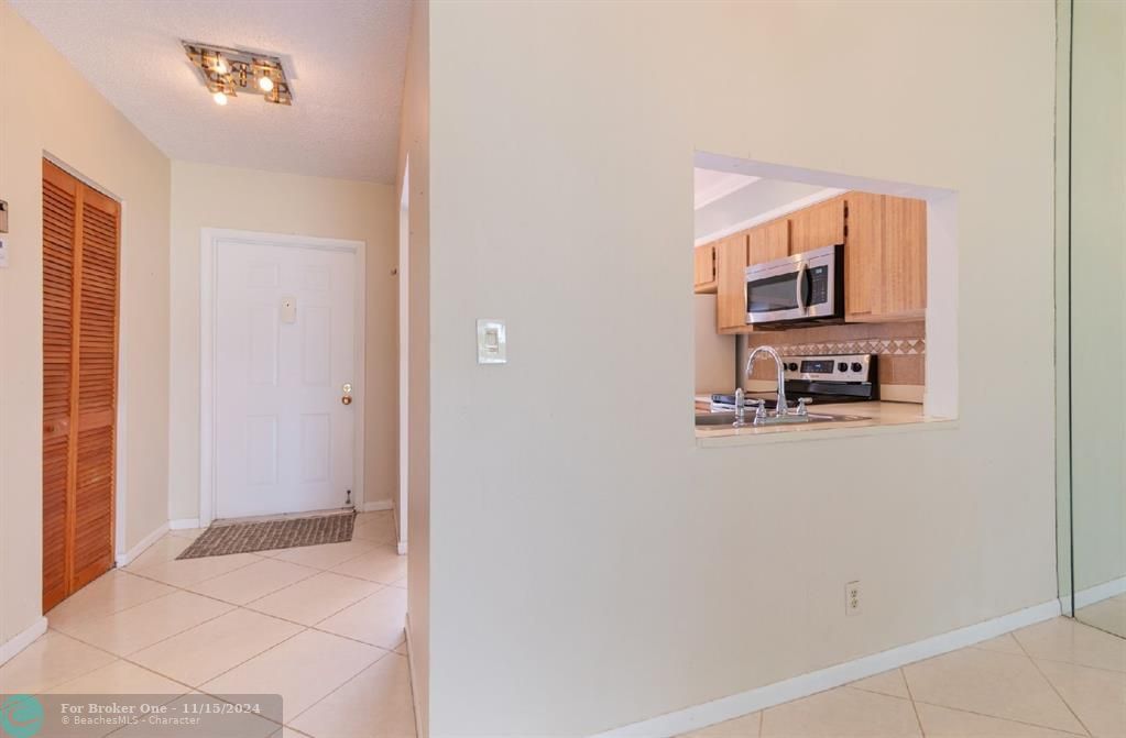 For Sale: $315,000 (2 beds, 2 baths, 1060 Square Feet)