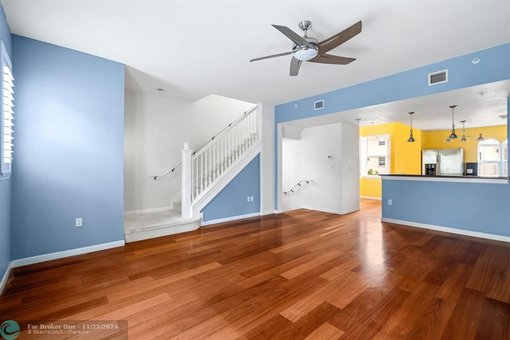 For Sale: $587,000 (2 beds, 2 baths, 1724 Square Feet)