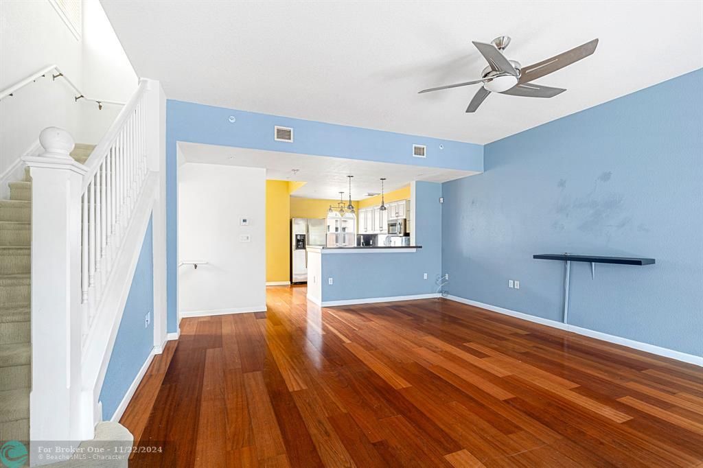 For Sale: $587,000 (2 beds, 2 baths, 1724 Square Feet)