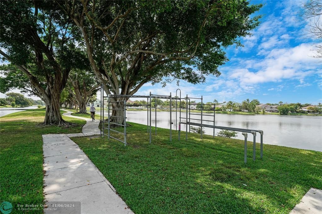 Recently Sold: $575,000 (3 beds, 2 baths, 1460 Square Feet)