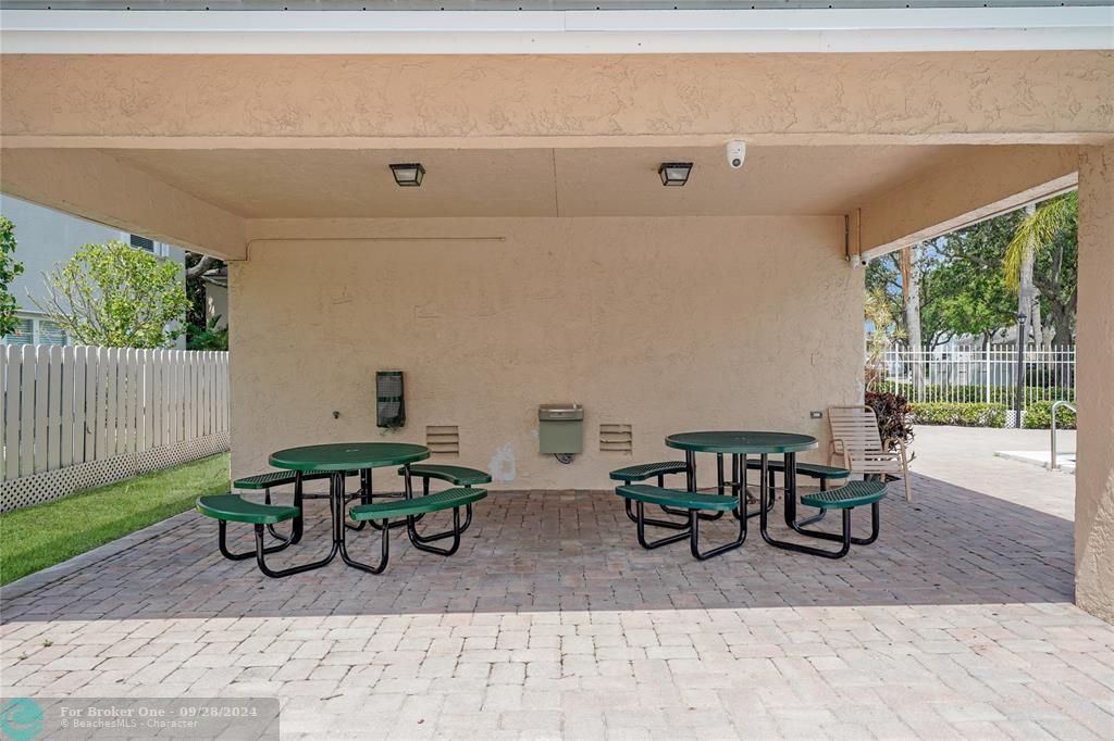 Recently Sold: $575,000 (3 beds, 2 baths, 1460 Square Feet)