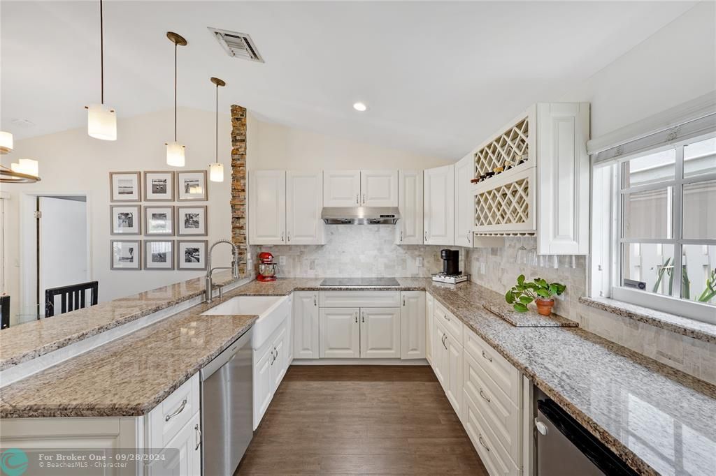 Recently Sold: $575,000 (3 beds, 2 baths, 1460 Square Feet)