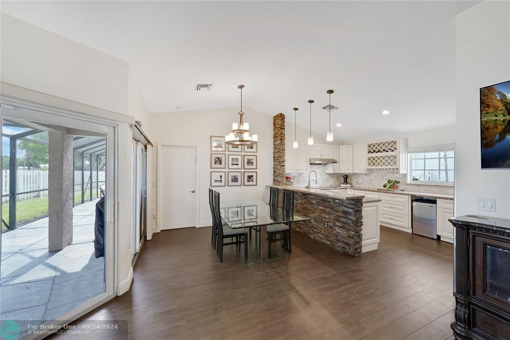 Recently Sold: $575,000 (3 beds, 2 baths, 1460 Square Feet)