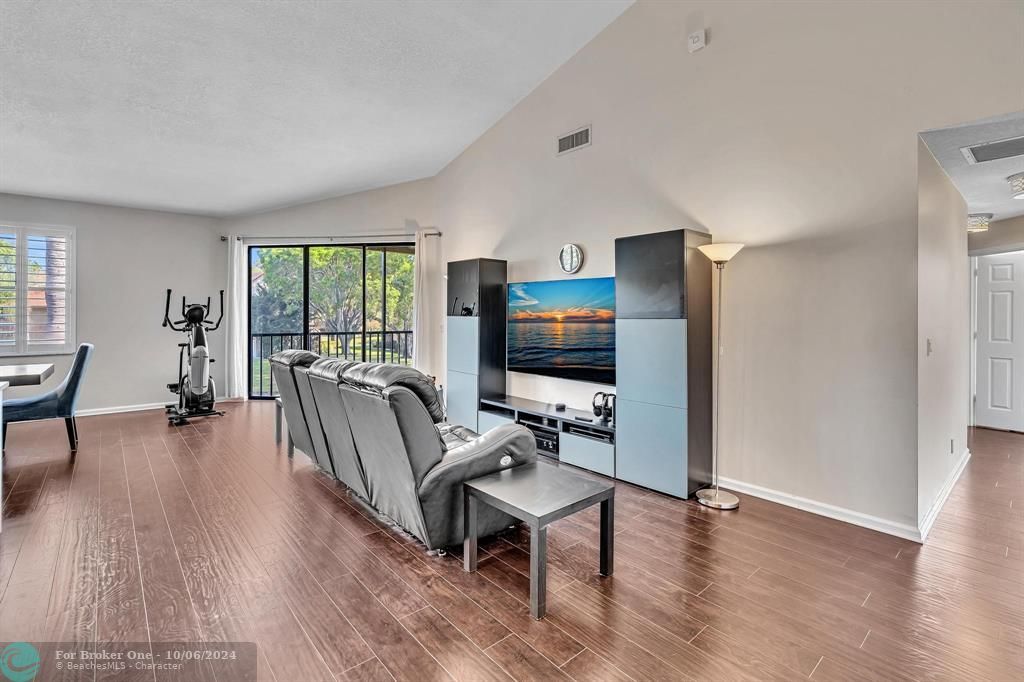 For Sale: $515,000 (3 beds, 2 baths, 1747 Square Feet)