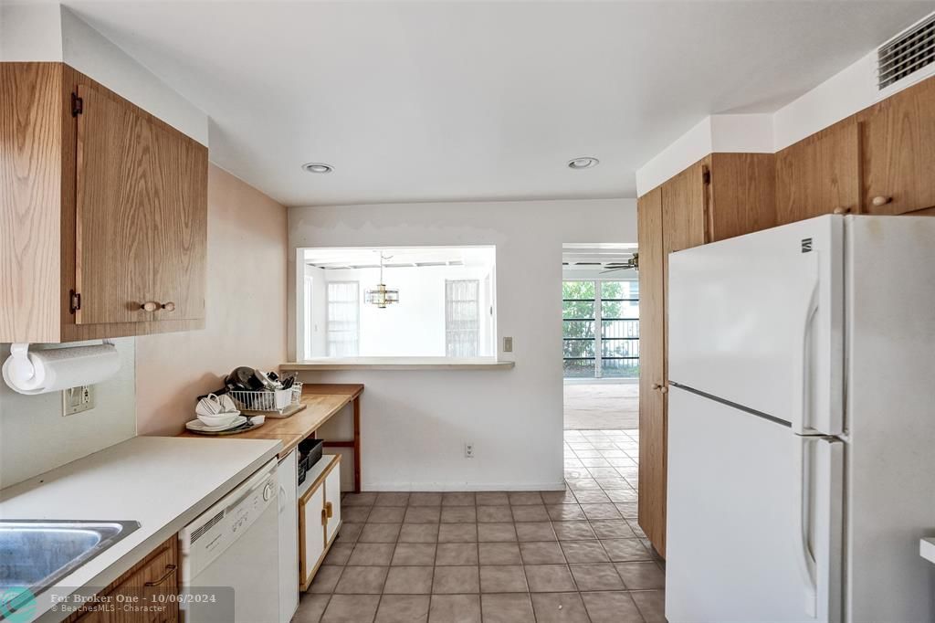 Active With Contract: $990,000 (3 beds, 3 baths, 1881 Square Feet)