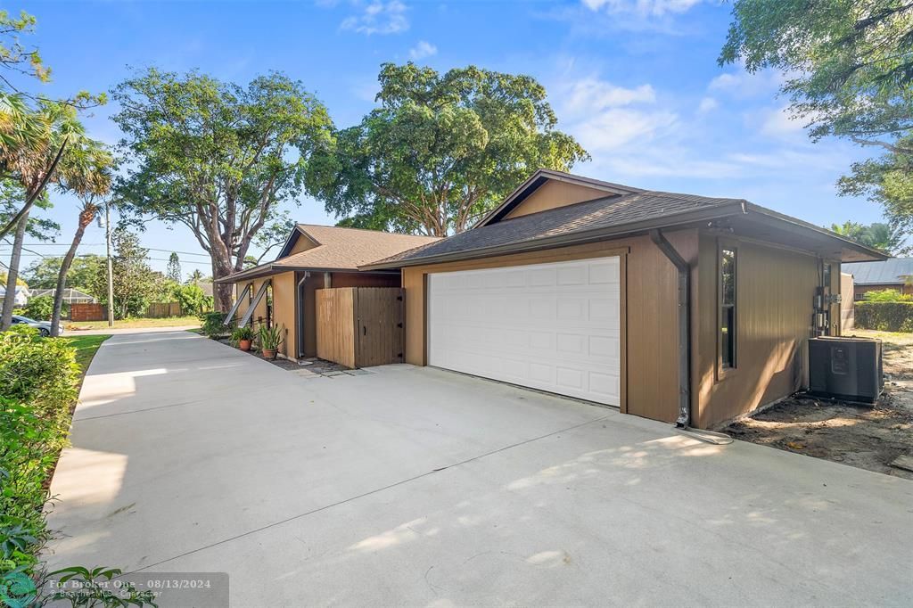 Active With Contract: $349,900 (3 beds, 2 baths, 1530 Square Feet)