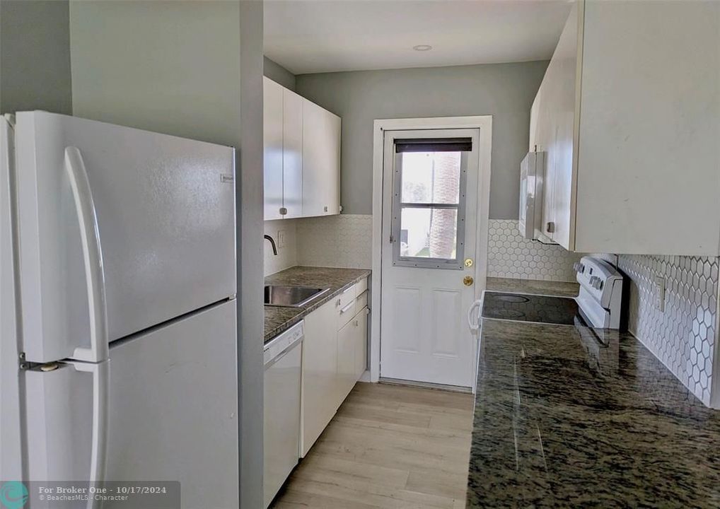 For Sale: $135,000 (2 beds, 1 baths, 750 Square Feet)