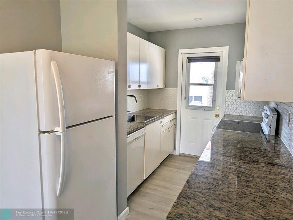 For Sale: $135,000 (2 beds, 1 baths, 750 Square Feet)