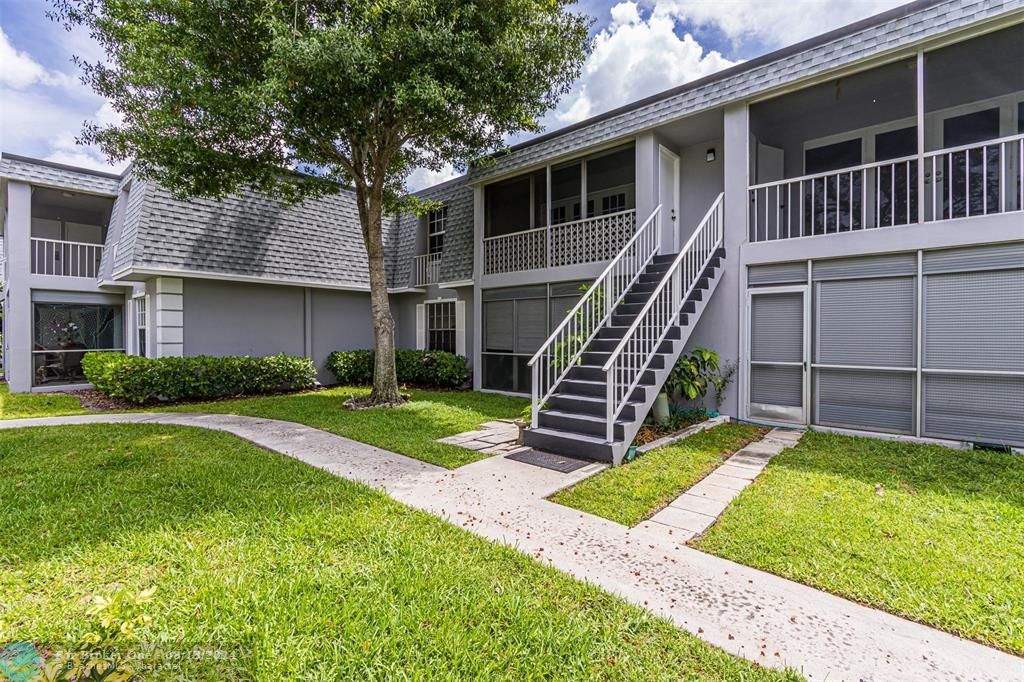 Active With Contract: $250,000 (2 beds, 2 baths, 1225 Square Feet)