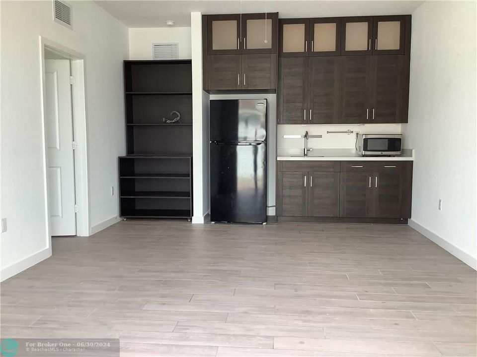 For Rent: $1,990 (1 beds, 1 baths, 600 Square Feet)