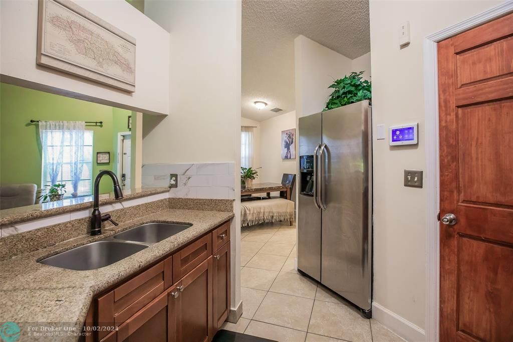 For Sale: $355,499 (2 beds, 2 baths, 1131 Square Feet)