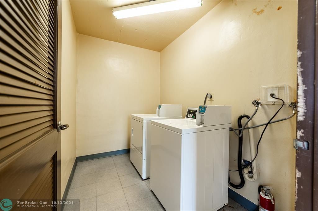 Active With Contract: $229,900 (2 beds, 2 baths, 1160 Square Feet)