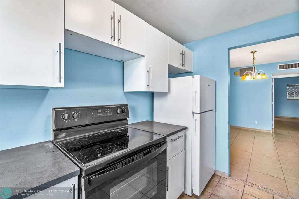 Active With Contract: $175,000 (1 beds, 1 baths, 670 Square Feet)