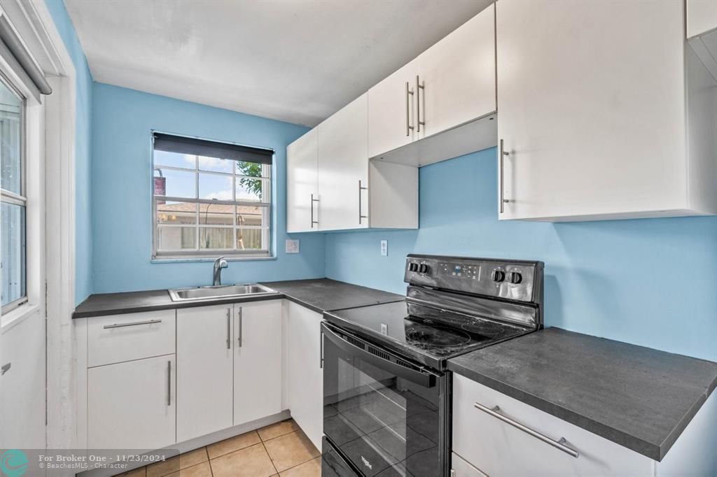 Active With Contract: $175,000 (1 beds, 1 baths, 670 Square Feet)