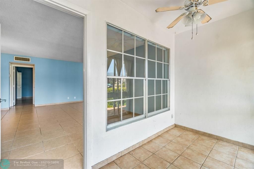 Active With Contract: $175,000 (1 beds, 1 baths, 670 Square Feet)