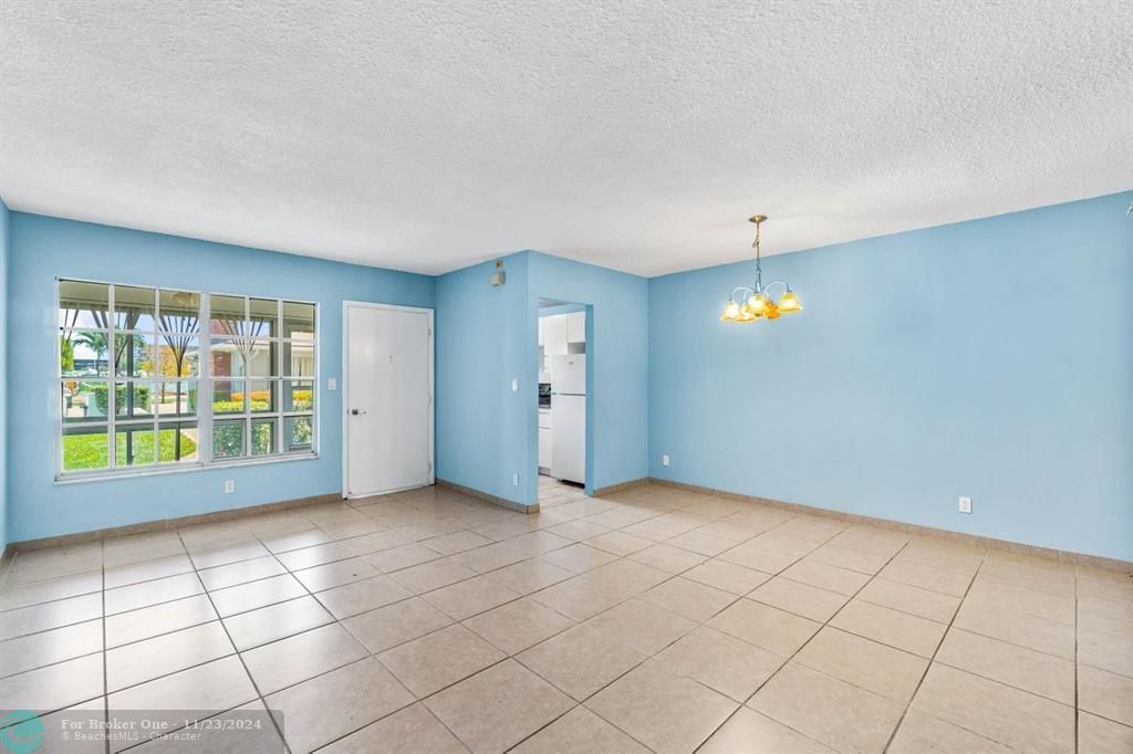 Active With Contract: $175,000 (1 beds, 1 baths, 670 Square Feet)