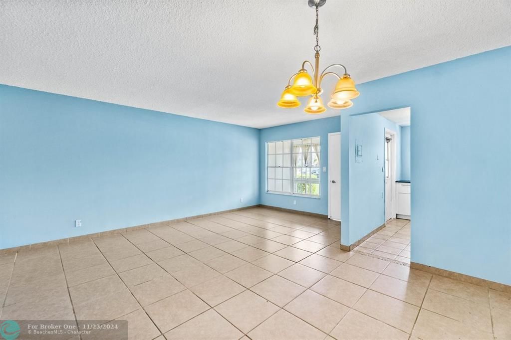 Active With Contract: $175,000 (1 beds, 1 baths, 670 Square Feet)