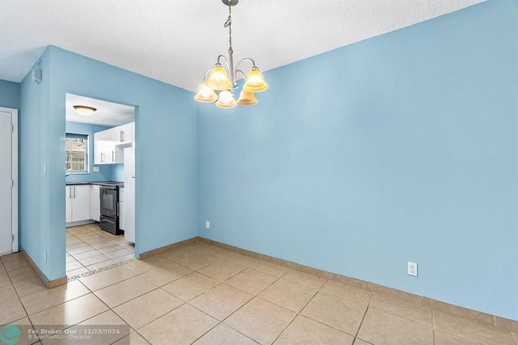 Active With Contract: $175,000 (1 beds, 1 baths, 670 Square Feet)