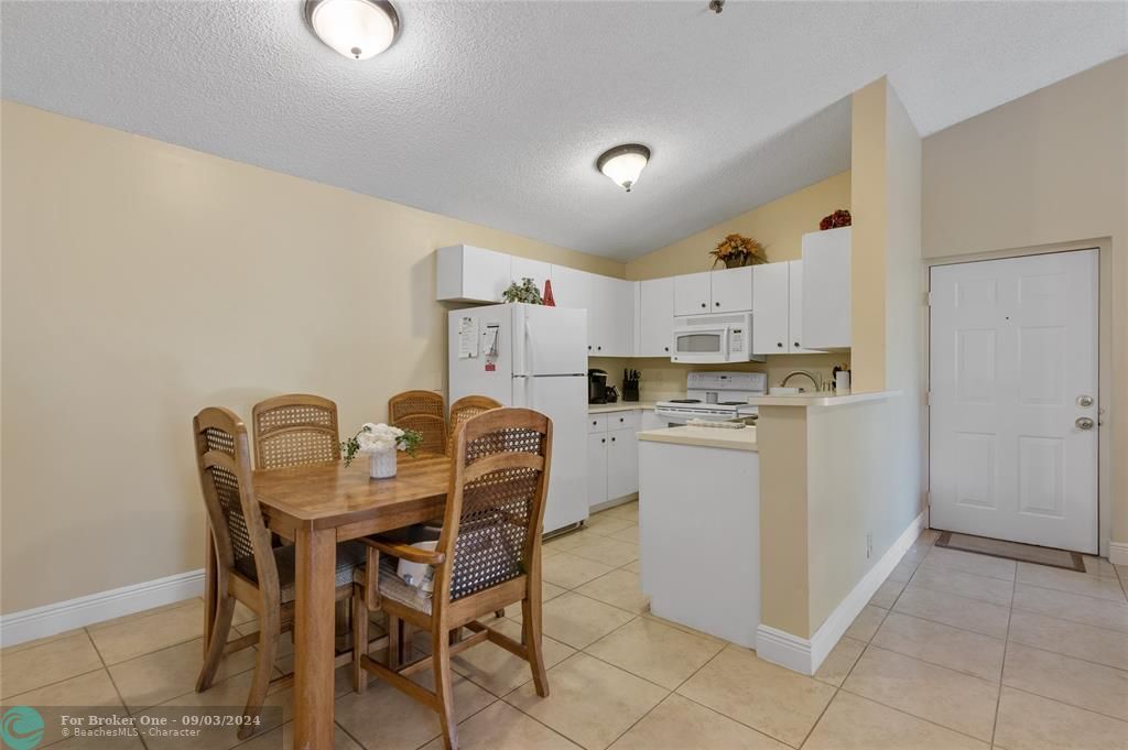 For Sale: $200,000 (1 beds, 1 baths, 846 Square Feet)