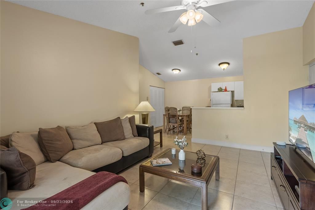 For Sale: $200,000 (1 beds, 1 baths, 846 Square Feet)