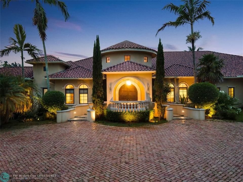 For Sale: $4,300,000 (6 beds, 6 baths, 6469 Square Feet)