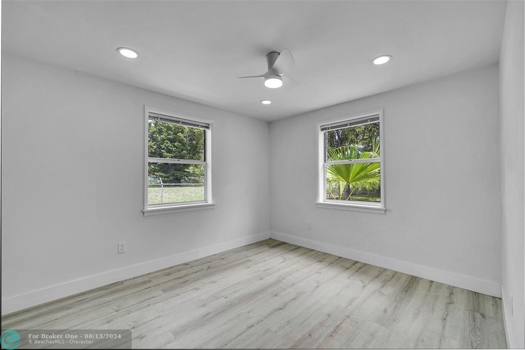 For Sale: $385,000 (3 beds, 1 baths, 1215 Square Feet)