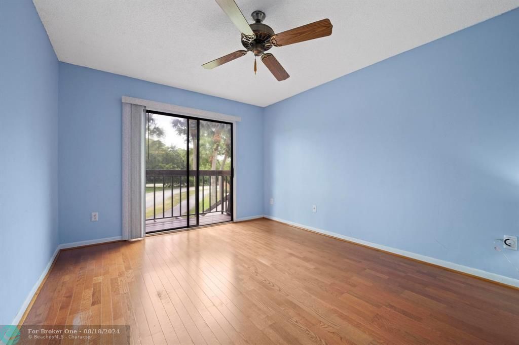 Recently Sold: $270,000 (2 beds, 2 baths, 1214 Square Feet)