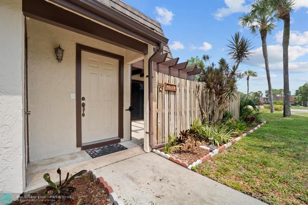 Recently Sold: $270,000 (2 beds, 2 baths, 1214 Square Feet)