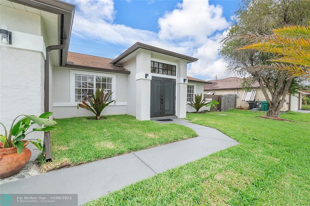 For Sale: $450,000 (3 beds, 2 baths, 1358 Square Feet)