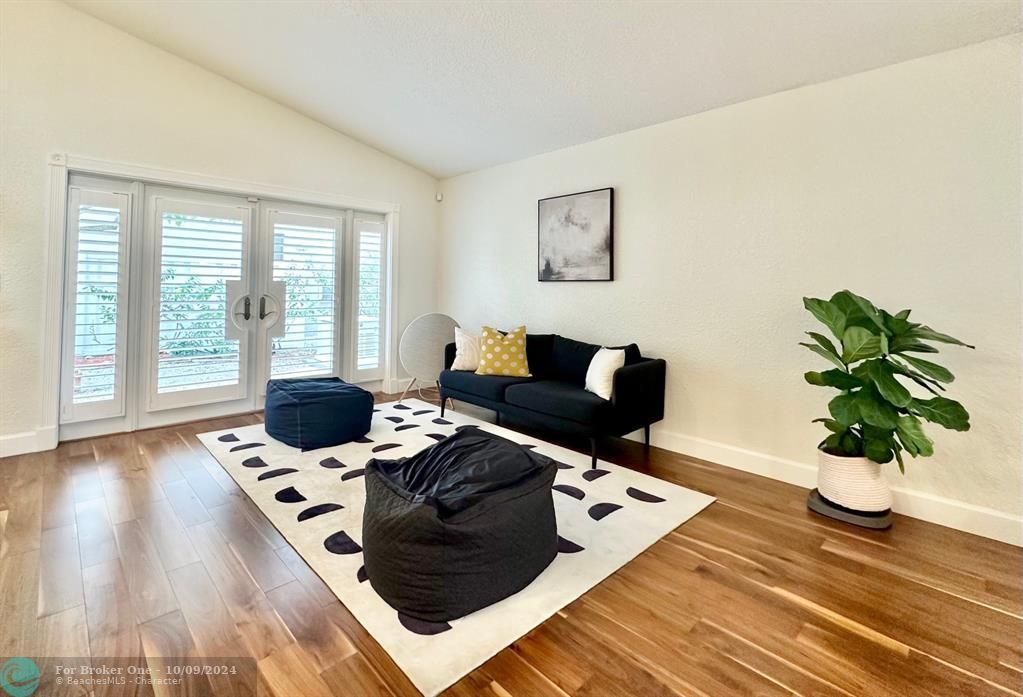 Active With Contract: $4,250 (3 beds, 2 baths, 1790 Square Feet)