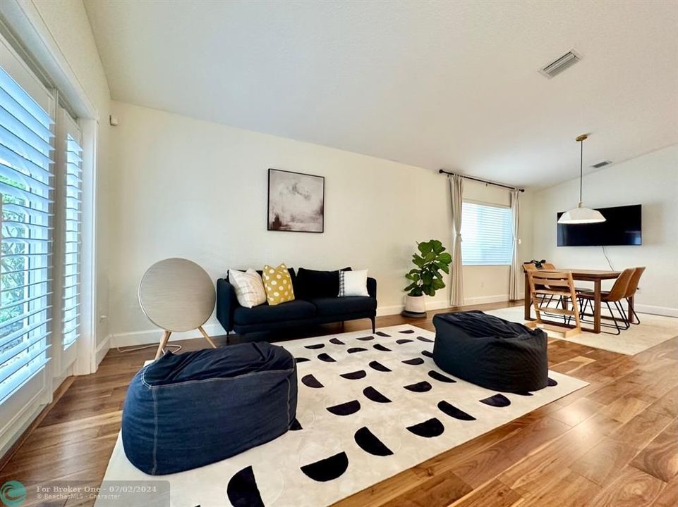 Active With Contract: $4,250 (3 beds, 2 baths, 1790 Square Feet)