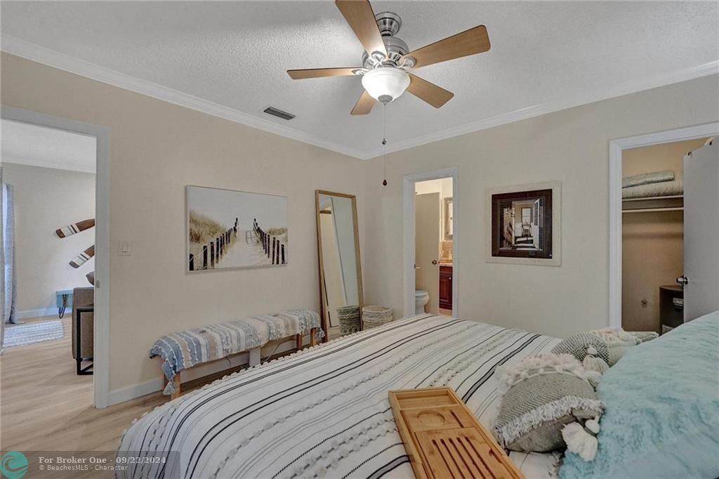 Active With Contract: $2,000 (1 beds, 1 baths, 700 Square Feet)