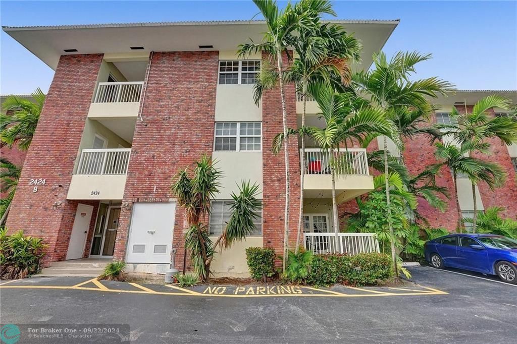 Active With Contract: $2,000 (1 beds, 1 baths, 700 Square Feet)