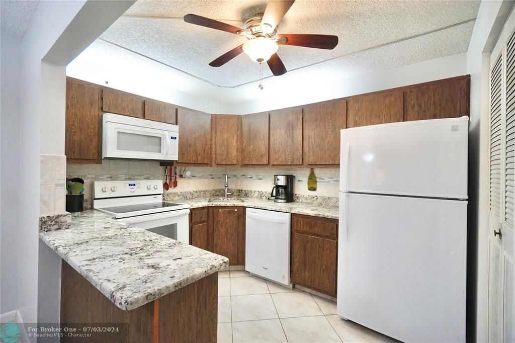 For Sale: $185,000 (2 beds, 2 baths, 1034 Square Feet)