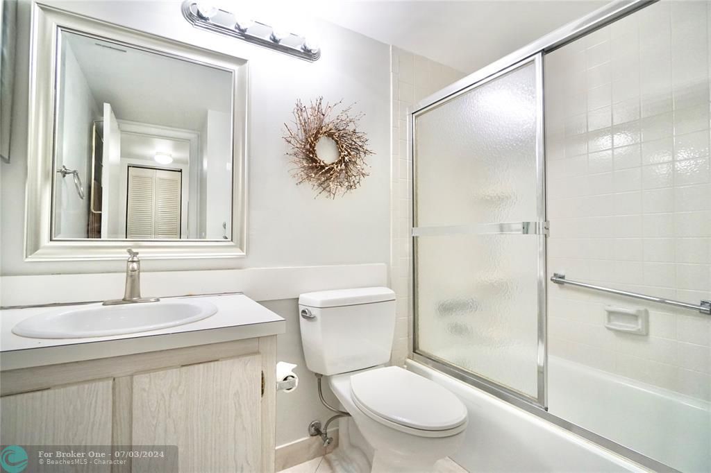 待售: $185,000 (2 贝兹, 2 浴室, 1034 平方英尺)