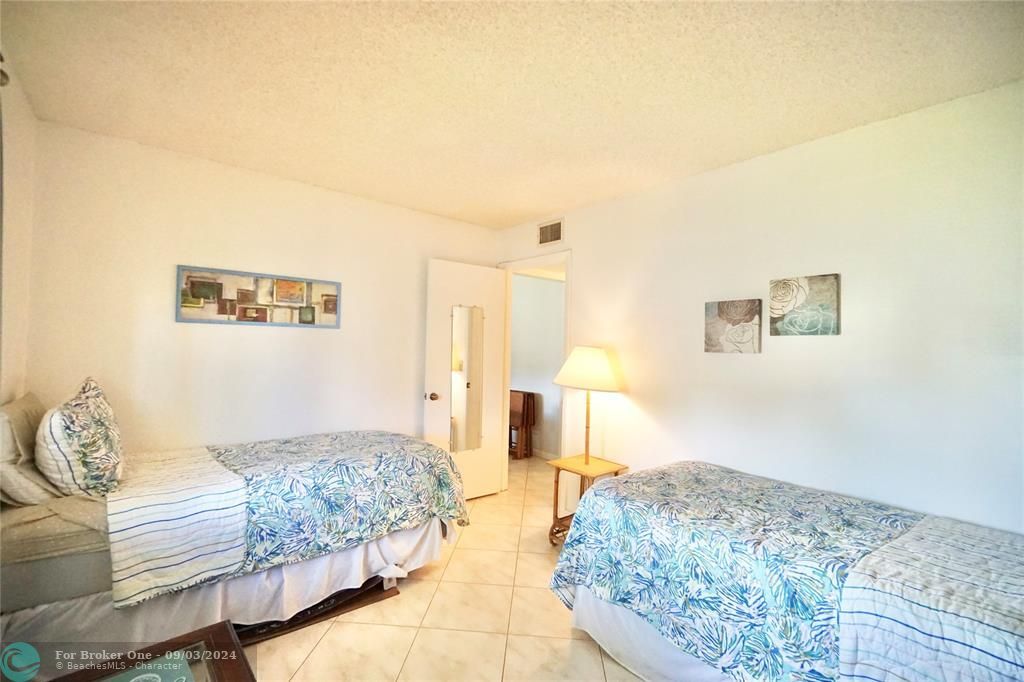 For Sale: $185,000 (2 beds, 2 baths, 1034 Square Feet)