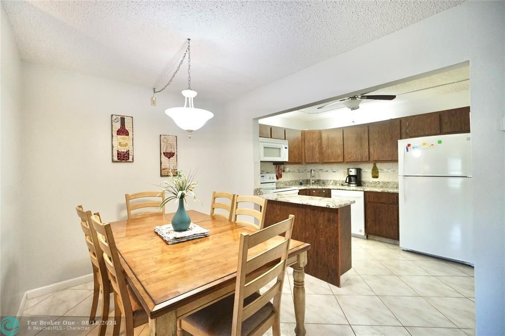 For Sale: $185,000 (2 beds, 2 baths, 1034 Square Feet)