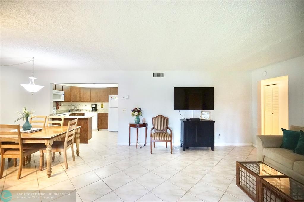 For Sale: $185,000 (2 beds, 2 baths, 1034 Square Feet)