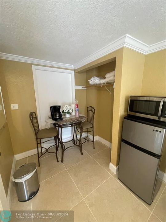 Active With Contract: $1,100 (1 beds, 1 baths, 1759 Square Feet)