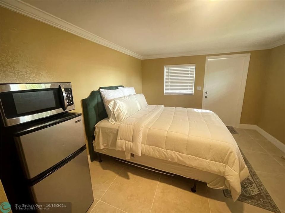 Active With Contract: $1,100 (1 beds, 1 baths, 1759 Square Feet)